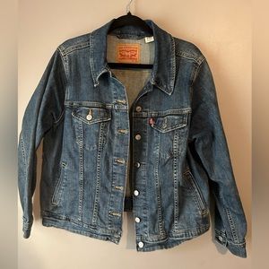 Woman’s Plus Size 1x Levi’s Denim Jean Jacket